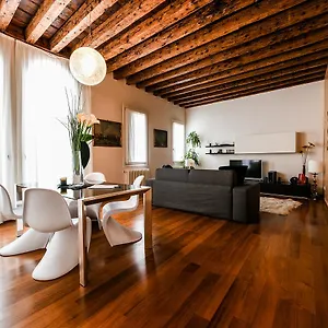 Frari Luxury Apartment Venice